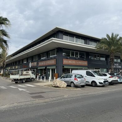 Commerce 1 pièces 943 €