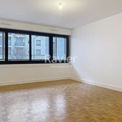 Appartement 4 pièces 2574 €
