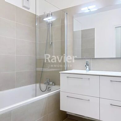 Appartement 4 pièces 2574 €