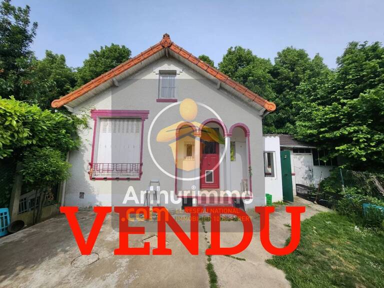 MAGNIFIQUE TERRAIN DE 658 M² AVEC PETITE MAISON — photo 1