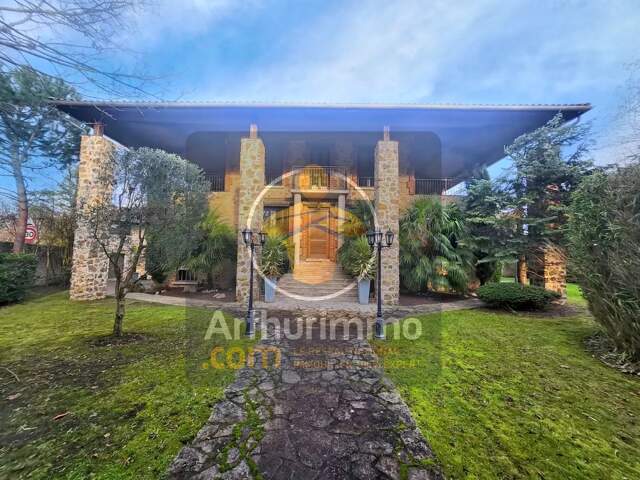 Villa 10 pièces à Plessis-trevise (94420) — photo du bien