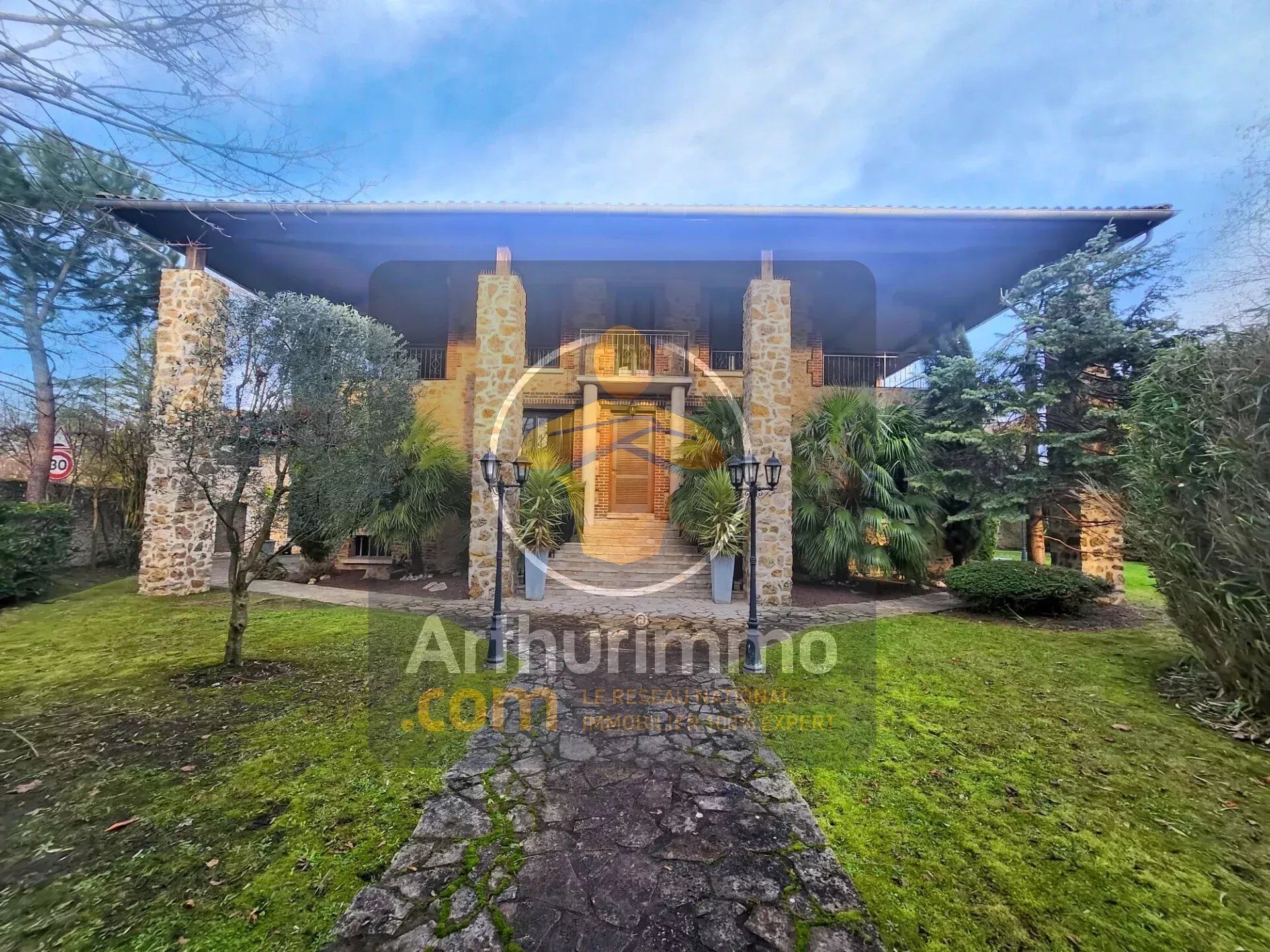 Maison 10 pièces 254 m² · à Le Plessis-Trévise · 254 m² · 1 190 000 €