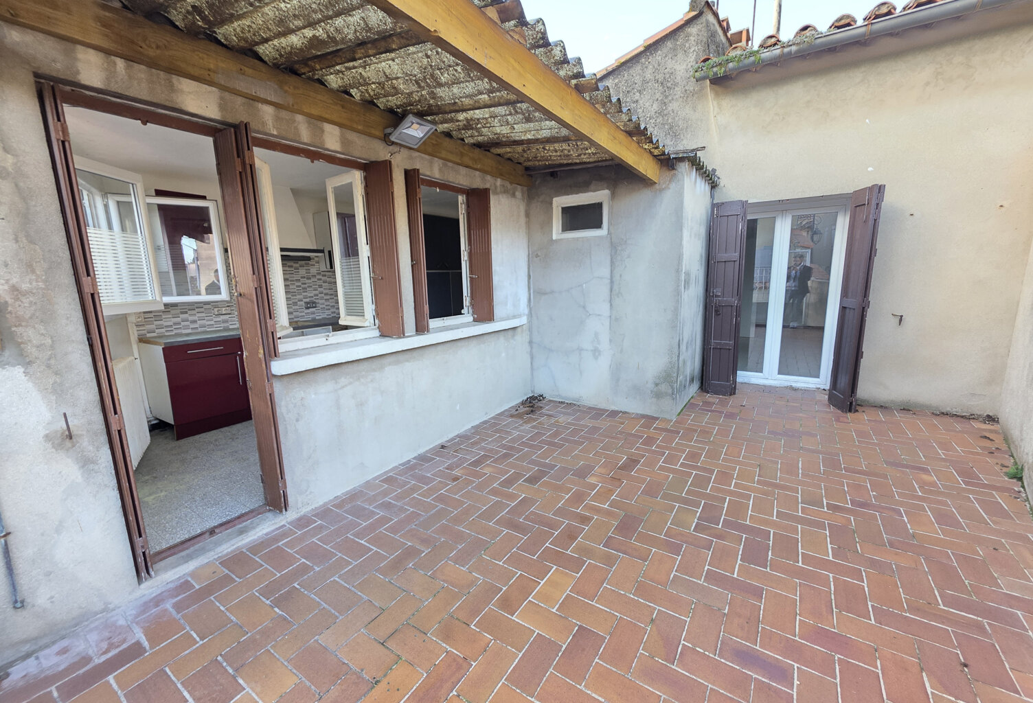 Maison de ville   Fort potentiel locatif   Saint-Mitre-les-R — photo 1
