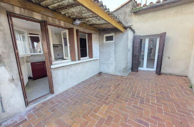 Maison de ville   Fort potentiel locatif   Saint-Mitre-les-R — photo du bien