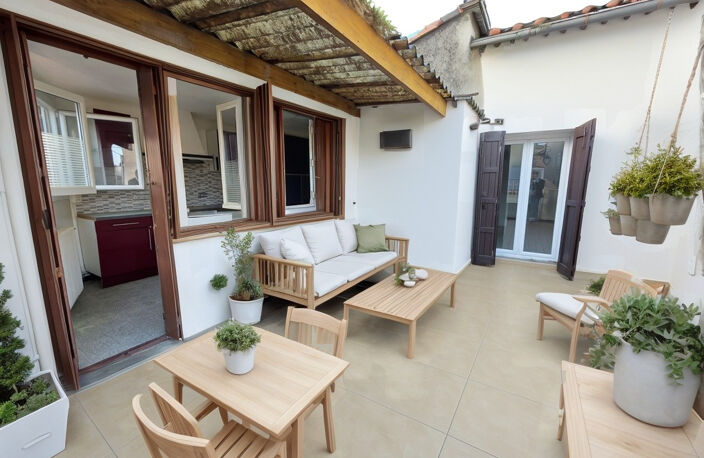 Maison de ville   Fort potentiel locatif   Saint-Mitre-les-R — photo 2