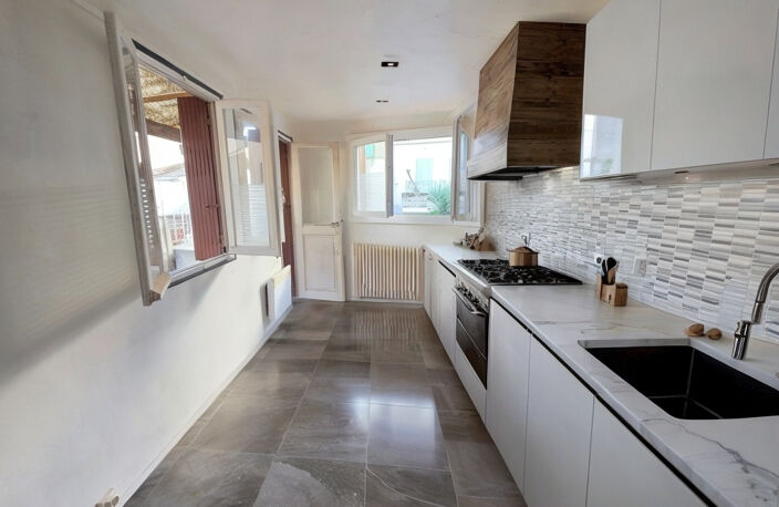 Maison de ville   Fort potentiel locatif   Saint-Mitre-les-R — photo 5