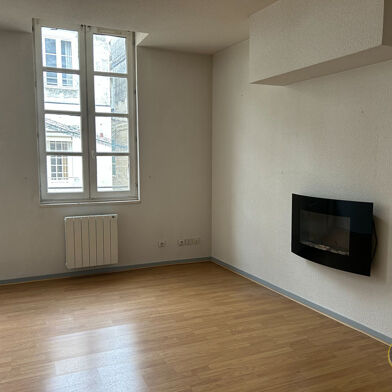 Appartement 3 pièces 740 €