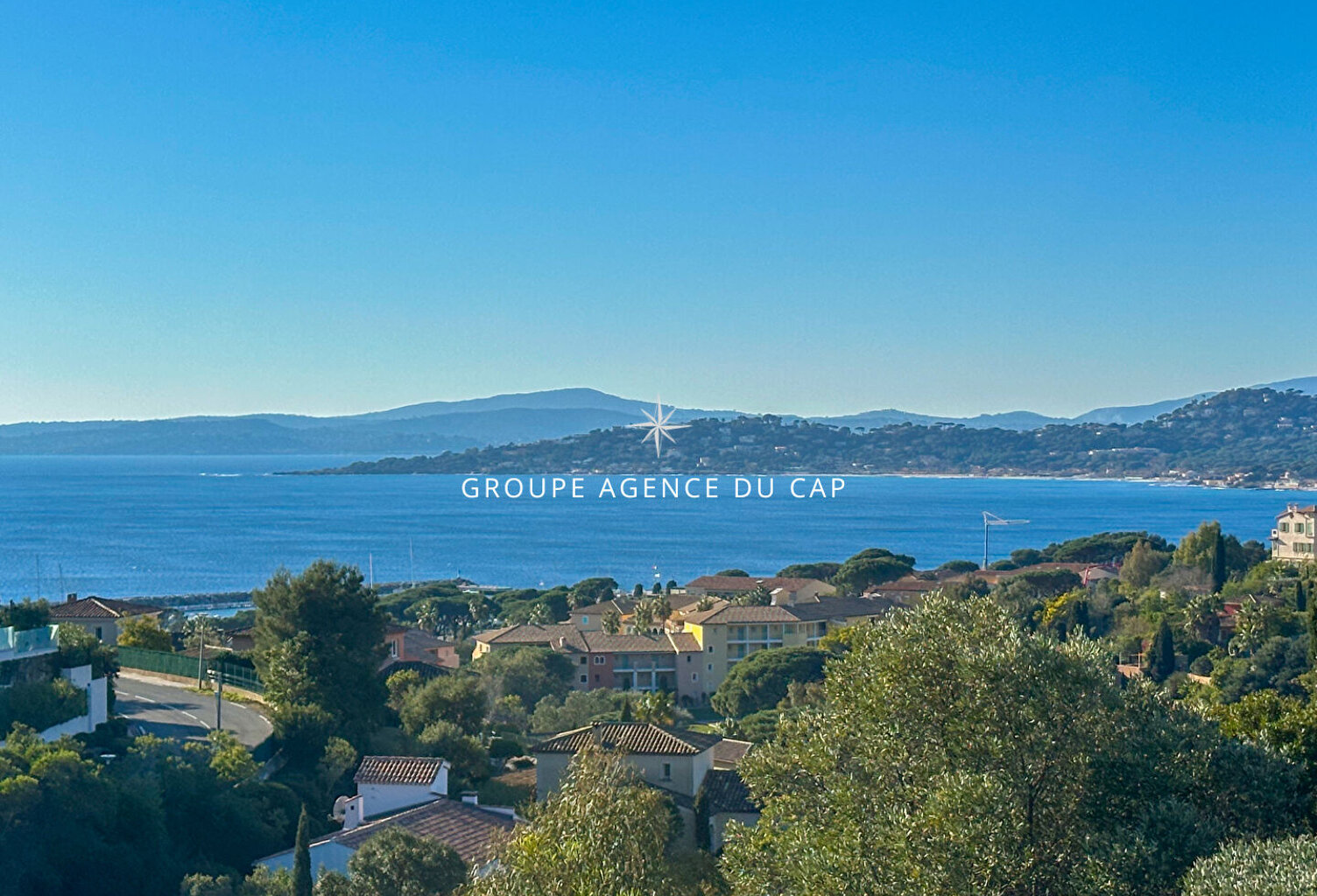 LES ISSAMBRES VILLA VUE MER GOLFE DE SAINT TROPEZ EN IMPASSE AVEC PISCINE — photo 1