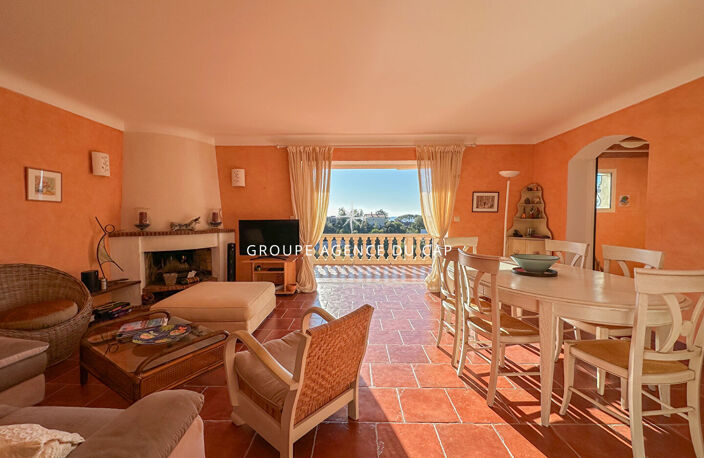 LES ISSAMBRES VILLA VUE MER GOLFE DE SAINT TROPEZ EN IMPASSE AVEC PISCINE — photo 4