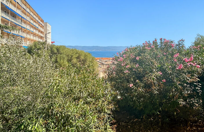 A VENDRE APPATEMENT T2 DE 41 M2 - Hyper Centre — photo 2