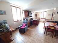 SAINT JEAN DE MAURIENNE Au coeur d'un quartier résidentiel et ensoleillé desservi par le bus Dans maison individuelle de caractère composée de 2 appartements avec chacun son accès et son chauffage indépendant T5 Duplex 103 m2 ( 121 m2 au sol ) + Balcon avec belle vue dégagée + Jardin privé  — photo 4