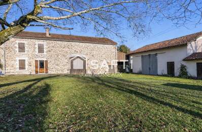 Maison ancienne en pierre avec dépendances  Charente, proche Dordogne — photo du bien