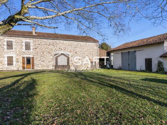 Maison ancienne en pierre avec dépendances  Charente, proche Dordogne — photo du bien