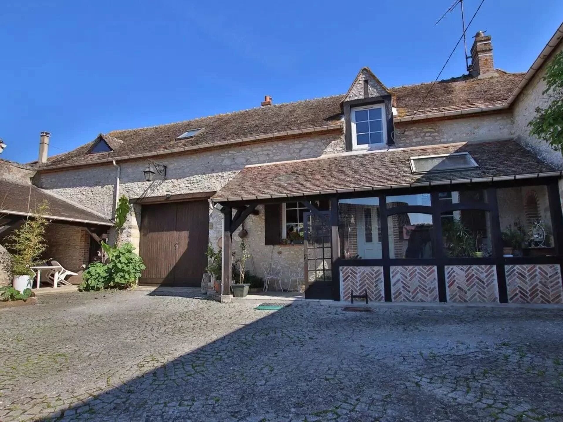 Maison 6 pièces 257 m² · à Saint-Germain-Laval · 257 m² · 429 000 €