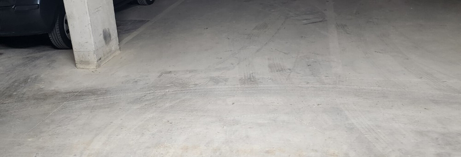 Garage  28 m² à louer à Lambesc (13410)