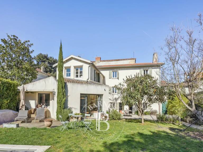 Tassin-La-Demi-Lune - Tassin Bourg - Maison de charme rénovée avec jardin, piscine et suite parentale — photo 1