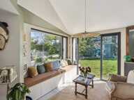 Tassin-La-Demi-Lune - Tassin Bourg - Maison de charme rénovée avec jardin, piscine et suite parentale — photo 4
