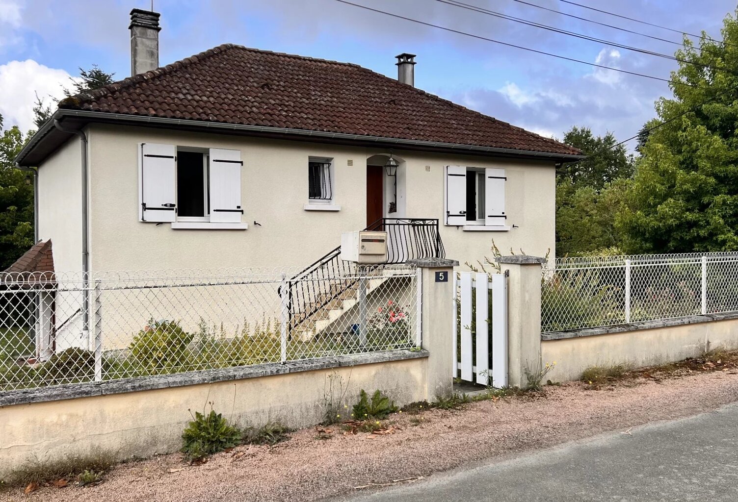 Maison élevée sur sous-sol complet — photo 1