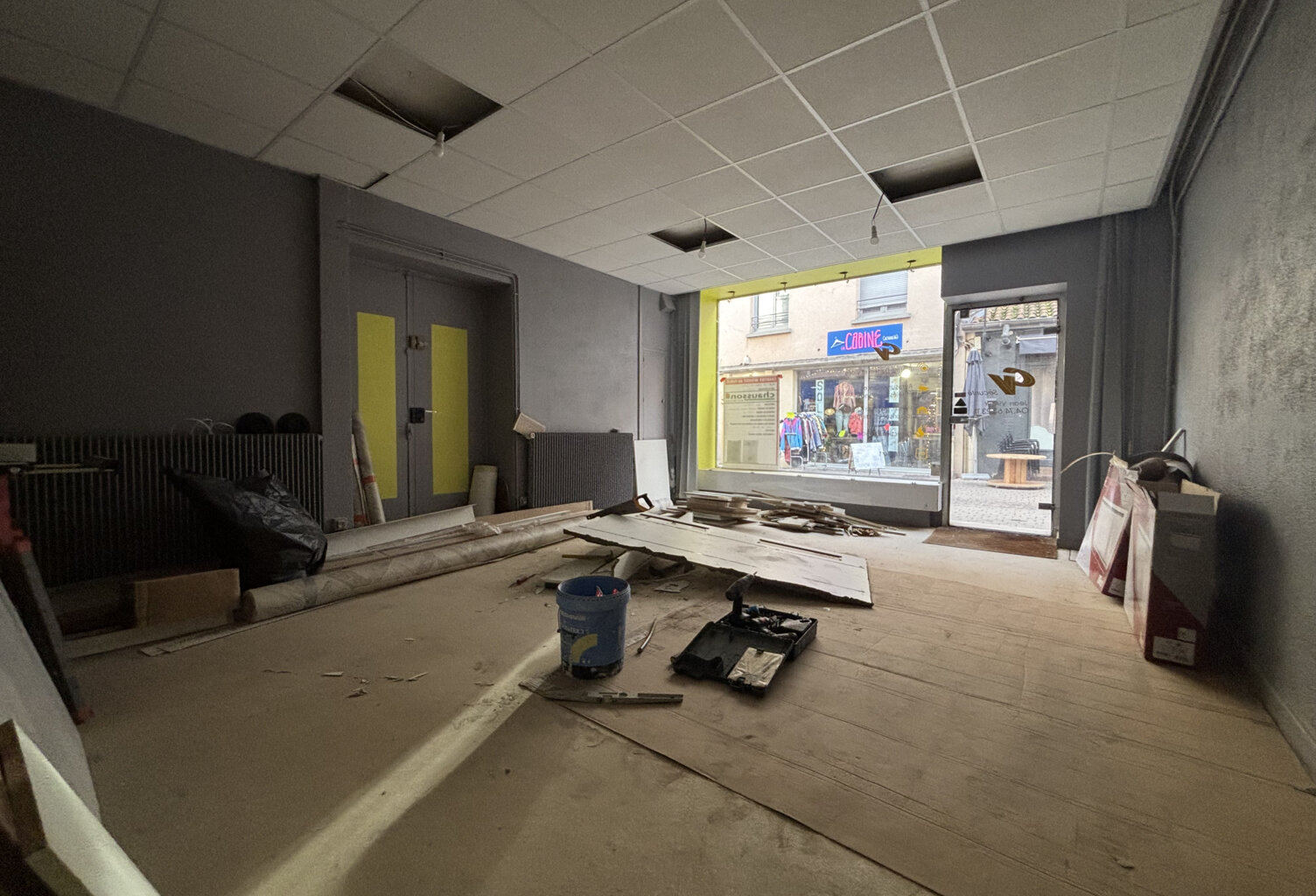 Local commercial avec vitrine — photo 1