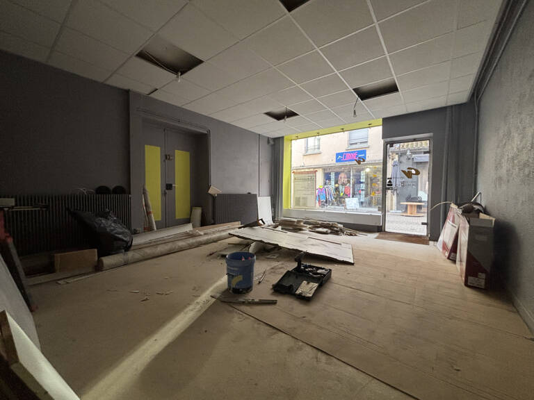 Local commercial avec vitrine — photo 1