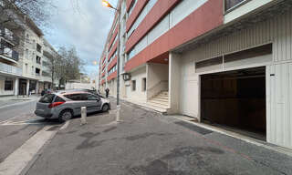 Garage   m² à louer à Aubagne (13400)