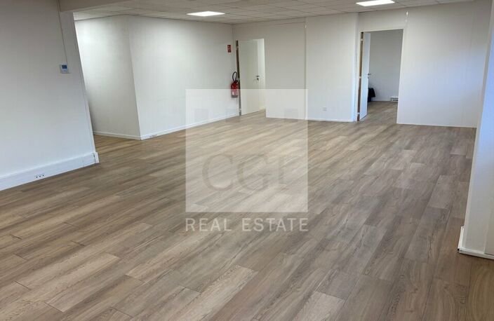 BUREAUX à LOUER — photo 2