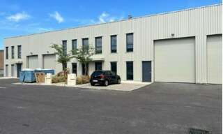 Commerce  319 m² à louer à Décines-Charpieu (69150)