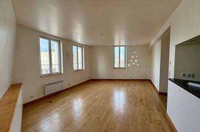 Appartement 3 pièces 910 €