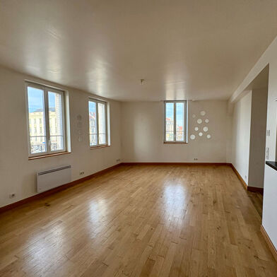 Appartement 3 pièces 910 €