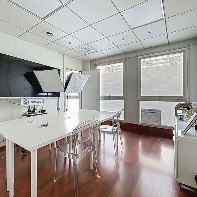 Bureau 10 pièces 1155000 €