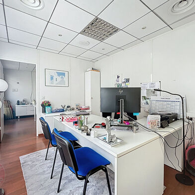 Bureau 10 pièces 1050000 €