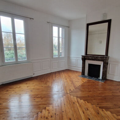 Appartement 3 pièces 740 €