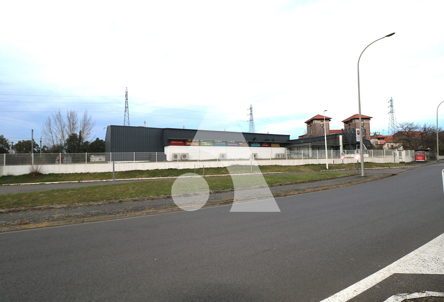 Local d'activité Tarbes 571 m² — photo 1