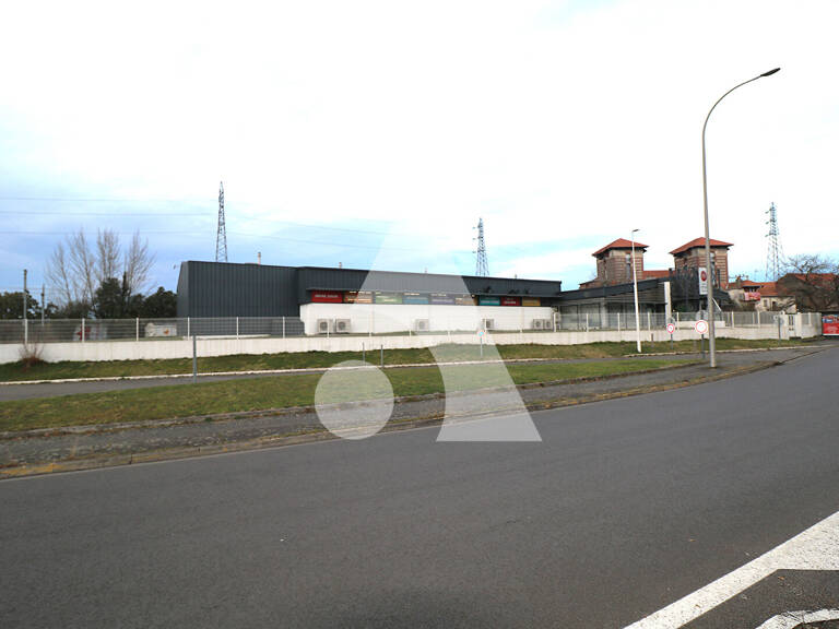 Local d'activité Tarbes 571 m² — photo 1