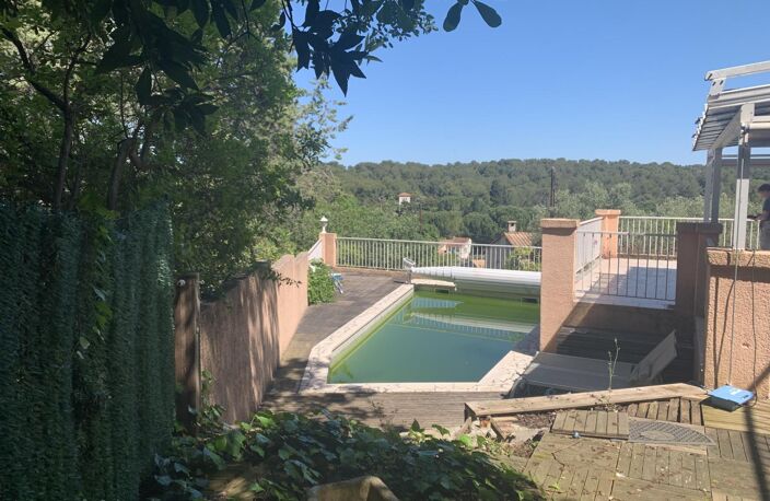 belle opportunité dans un quartier hors pair pour cette maison traditionnelle de cinq chambres sur double niveaux avec piscine et magnifique vue sur la foret de Lunaret un véritable havre de paix — photo 5