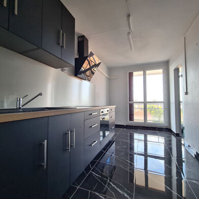 Appartement 3 pièces 825 €