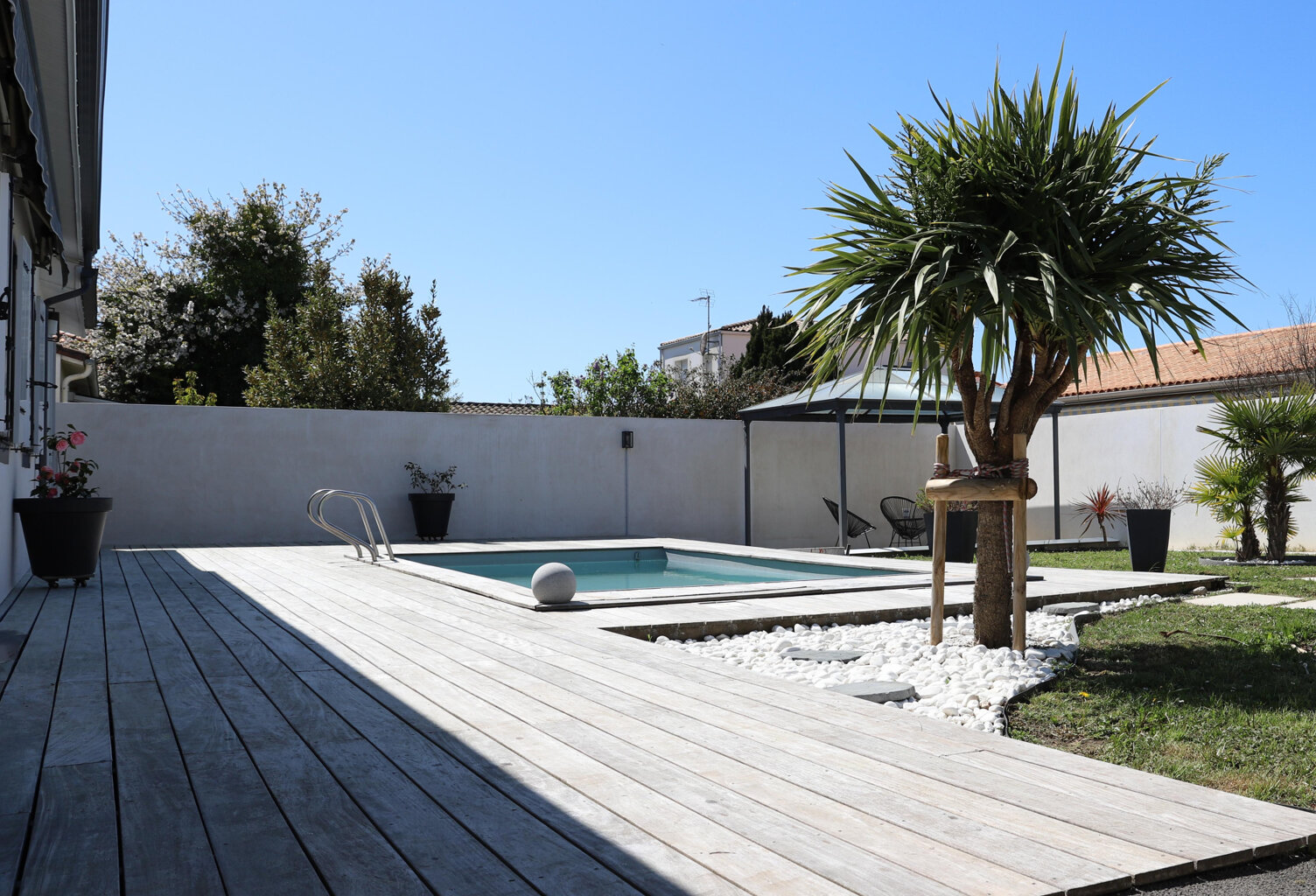VAUX-SUR-MER - MAISON ENTIEREMENT RÉNOVÉE AVEC GOÛT AU PRIX — photo 1