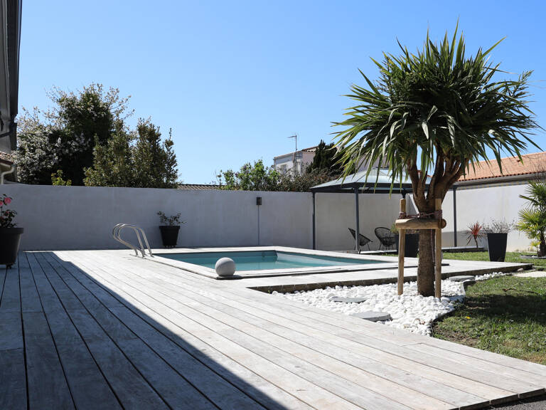 VAUX-SUR-MER - MAISON ENTIEREMENT RÉNOVÉE AVEC GOÛT AU PRIX — photo 1