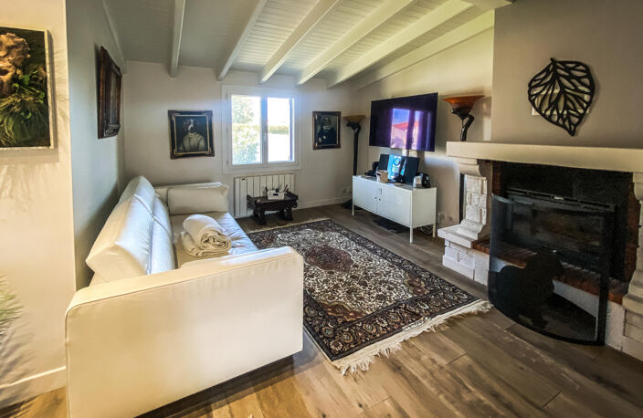VAUX-SUR-MER - MAISON ENTIEREMENT RÉNOVÉE AVEC GOÛT AU PRIX — photo 5