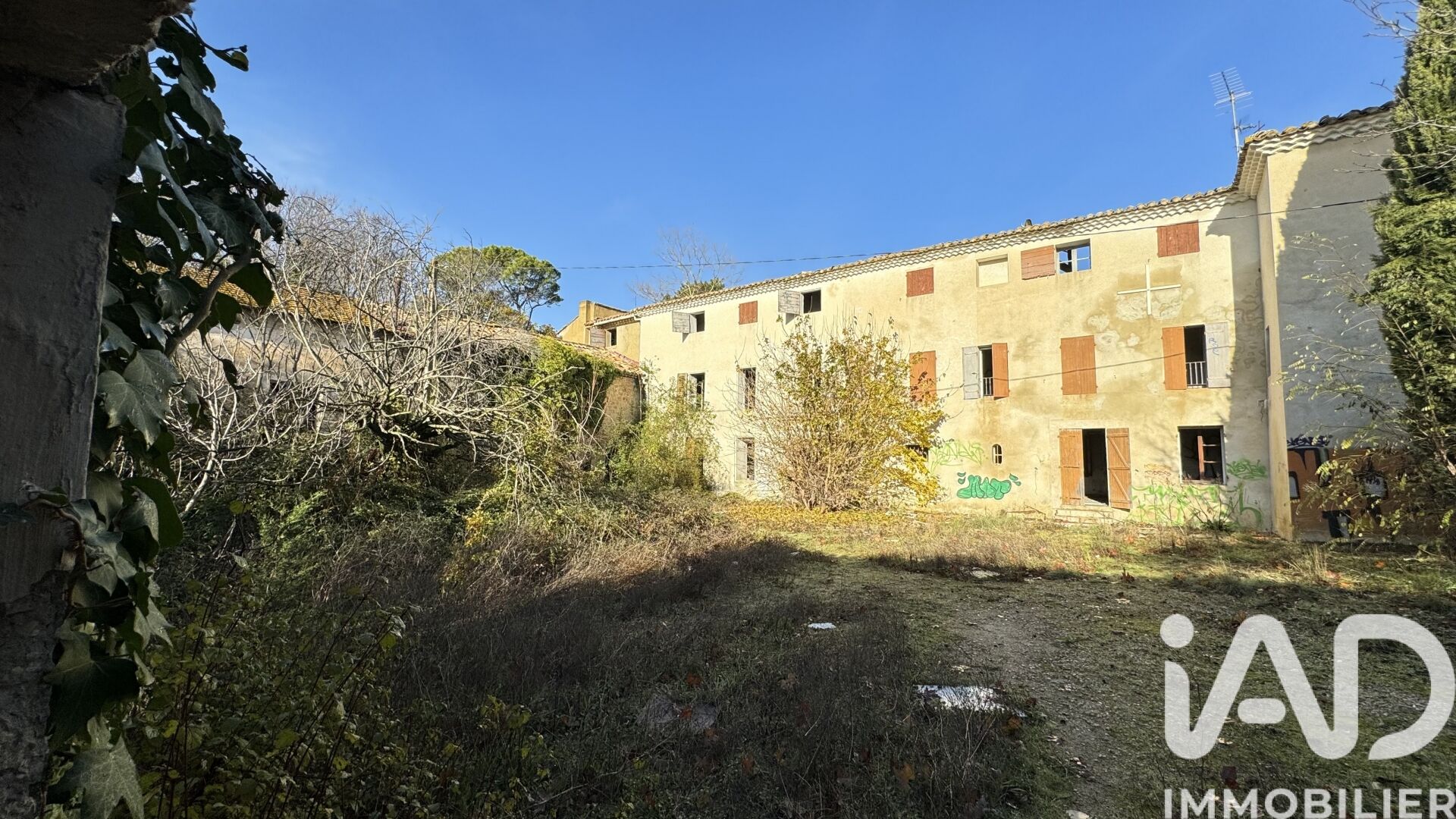 Monteux - 1000m² - 25p.