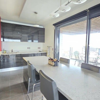 Appartement 6 pièces 489900 €