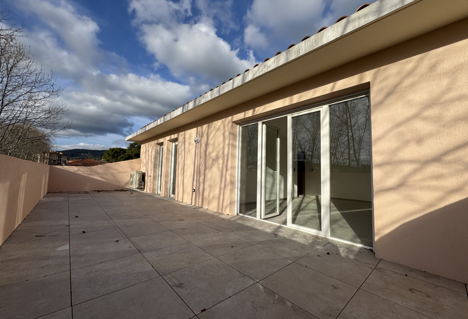 APPARTEMENT T3 DERNIER ETAGE AVEC TERRASSES — photo 1