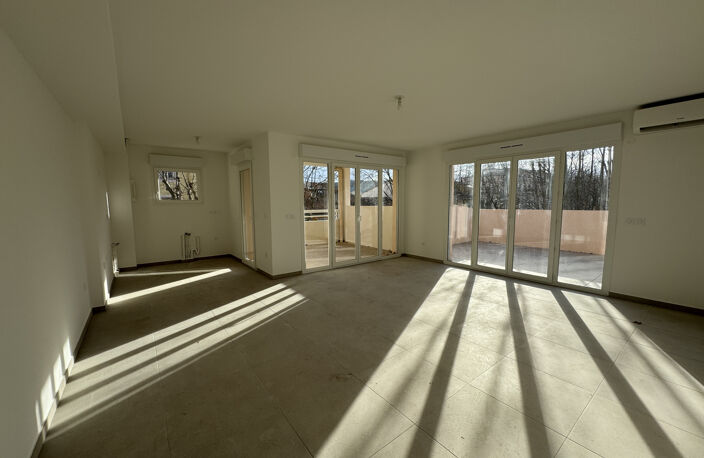 APPARTEMENT T3 DERNIER ETAGE AVEC TERRASSES — photo 2