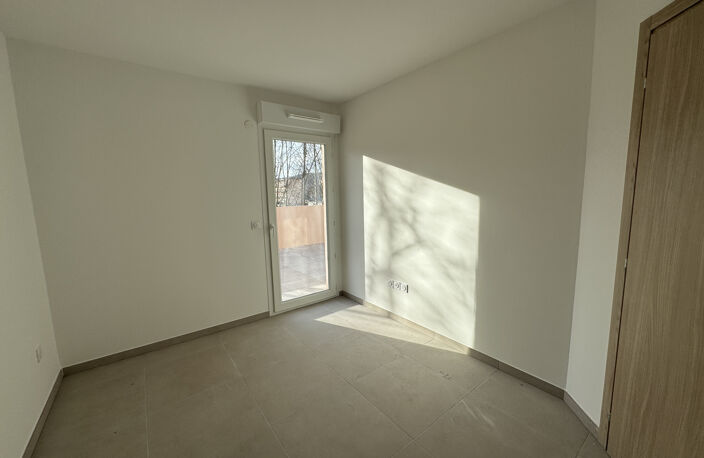 APPARTEMENT T3 DERNIER ETAGE AVEC TERRASSES — photo 4