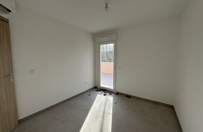 APPARTEMENT T3 DERNIER ETAGE AVEC TERRASSES — photo 5