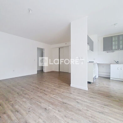 Appartement 3 pièces 811 €