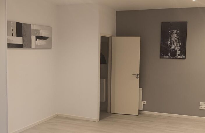 Rodez (Boulevard Laromiguière), Local commercial 34 m² environ, proche commerces et services — photo 5