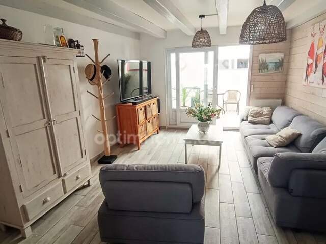 Maison de village  A SAINT CLEMENT DES BALEINES AVEC UN  PATIO  EXTERIEUR — photo du bien