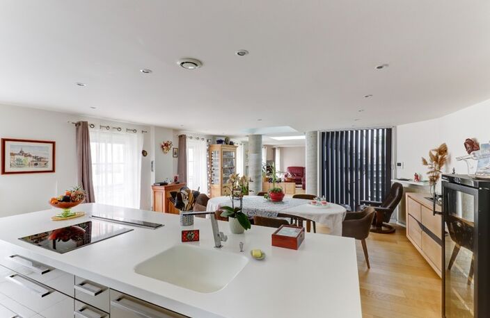 Triplex de caractère, Clermont-Ferrand centre, climatisé, 6 pièces, 150 m², terrasse, balcons et vues dégagées — photo 4