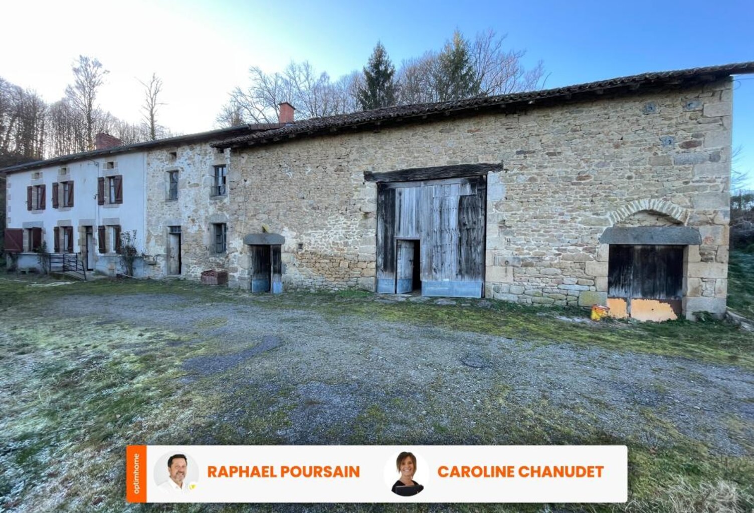 Corps de ferme avec deux maisons, granges et terrain — photo 1